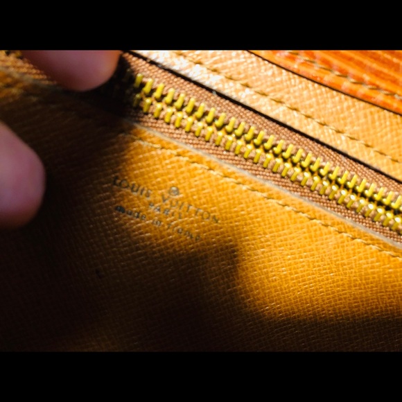 LV clutch in Epi Leather sold ❌luxonlinecanadafbpage - Picture 6 of 13